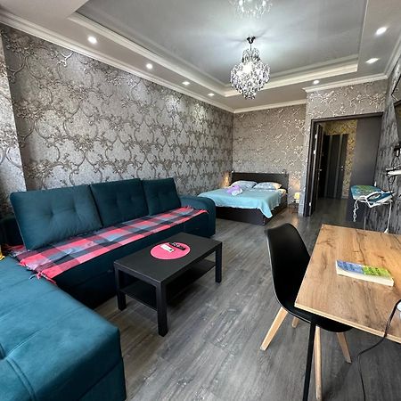 Apartment With City View On Sydykova St. 123 Bishkek Ngoại thất bức ảnh