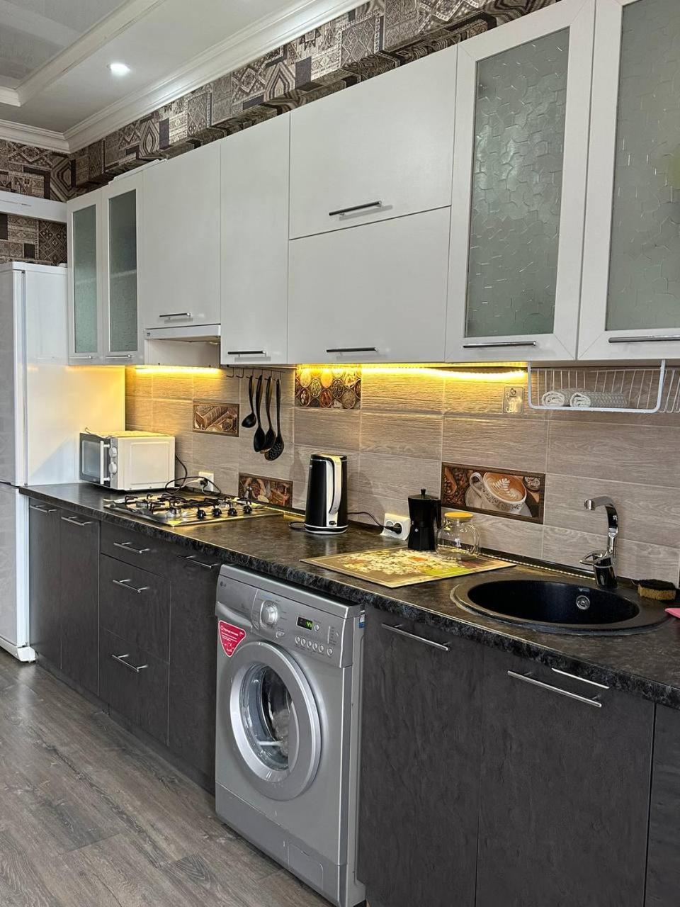 Apartment With City View On Sydykova St. 123 Bishkek Ngoại thất bức ảnh